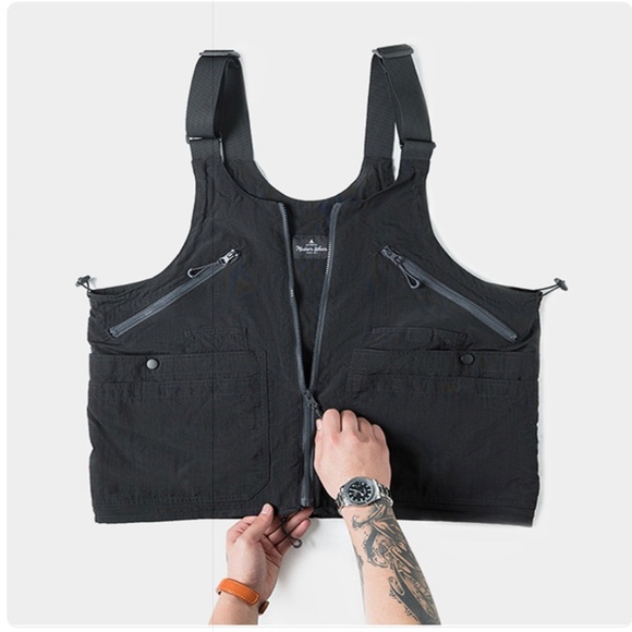 🛑🛑SOLD🛑🛑 Charcol Grey🇺🇸🌹HP🌹Just in💕 Convertible Vest for Men / Bag - Picture 3 of 5